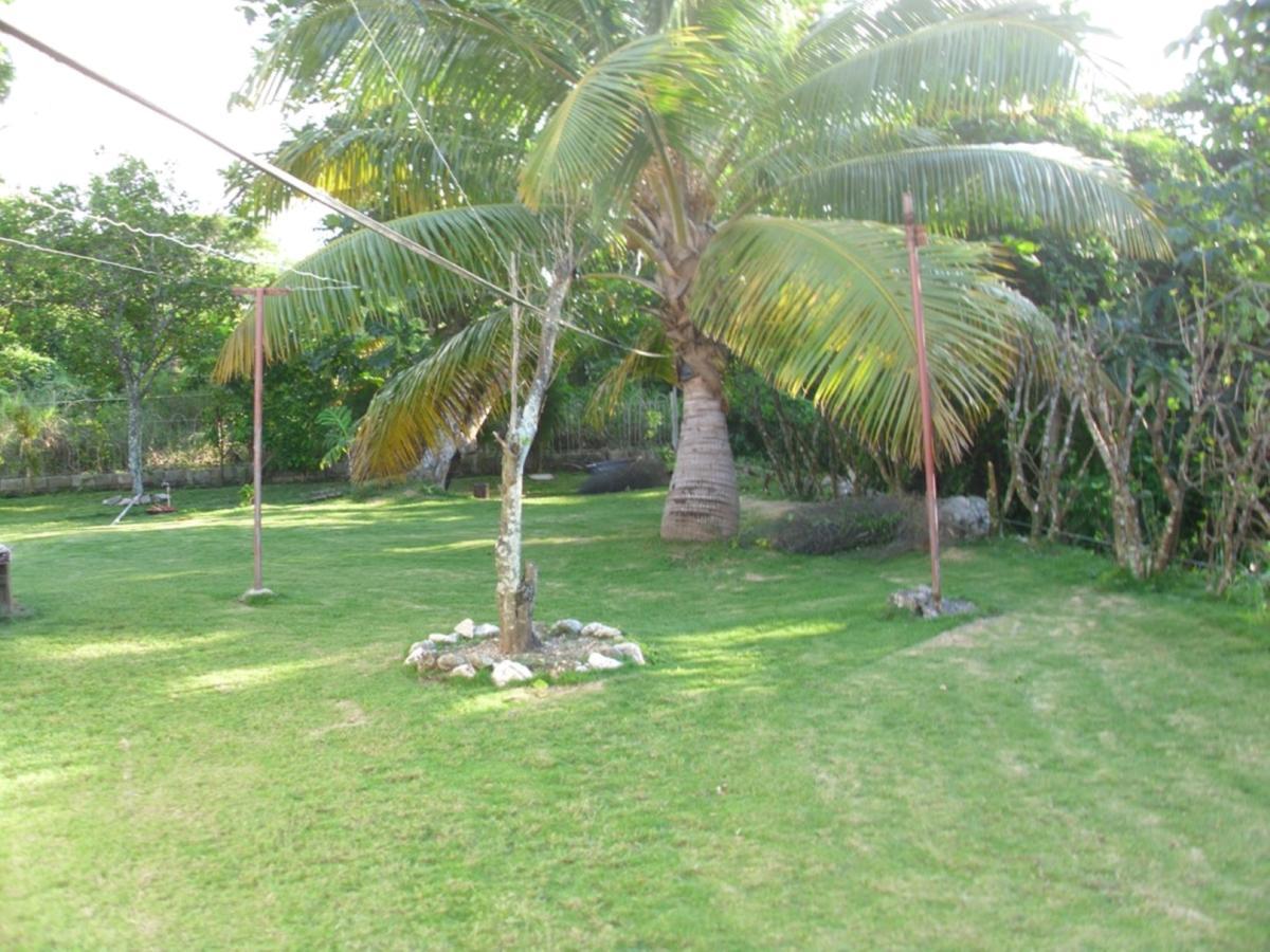 Whistling Villa Runaway Bay Exterior photo